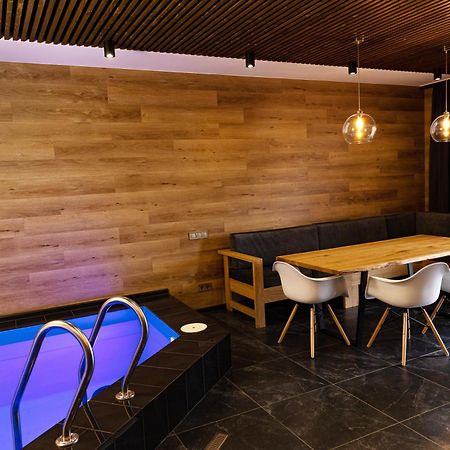 Svoi Hotel ポリャニーツァ エクステリア 写真