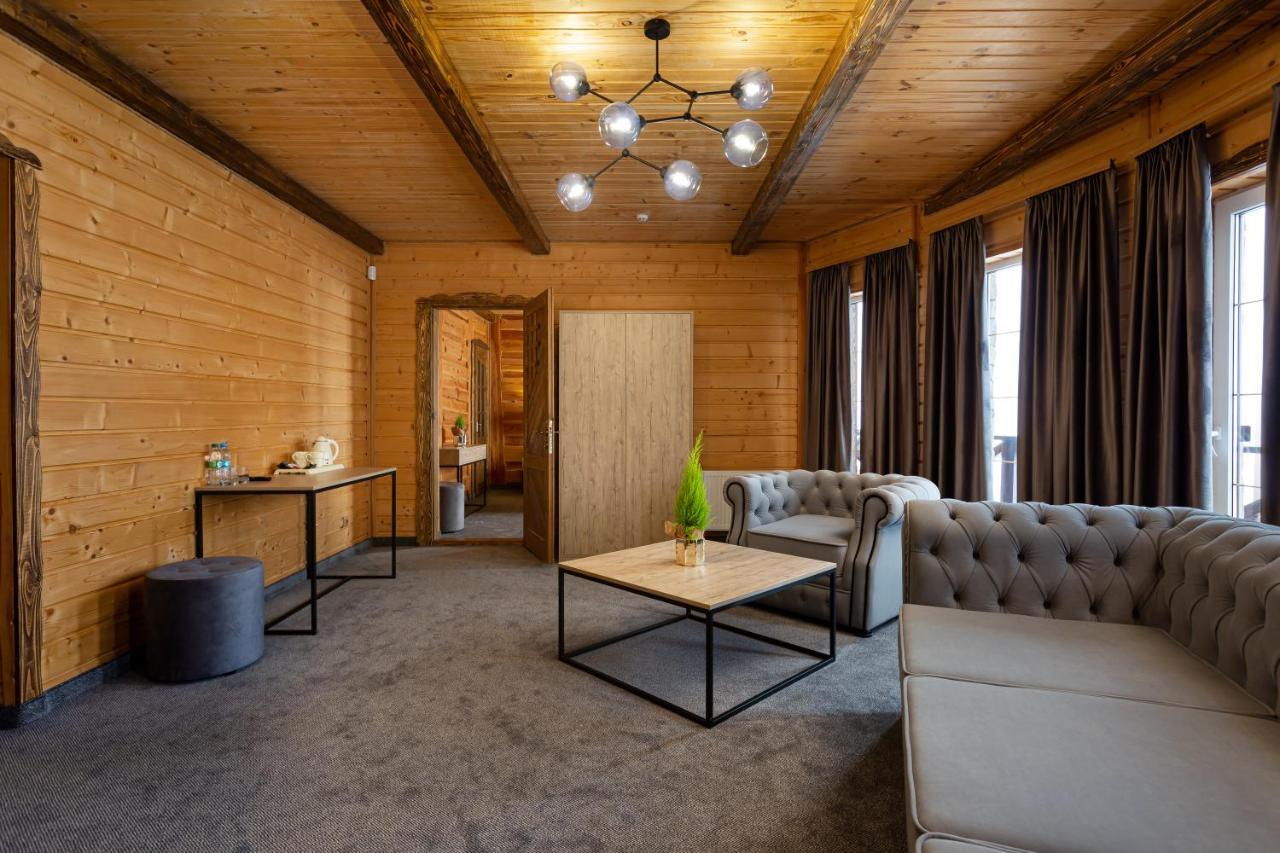 Svoi Hotel ポリャニーツァ エクステリア 写真