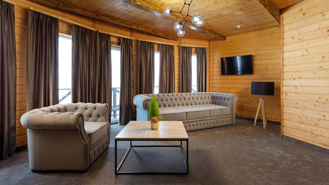 Svoi Hotel ポリャニーツァ エクステリア 写真