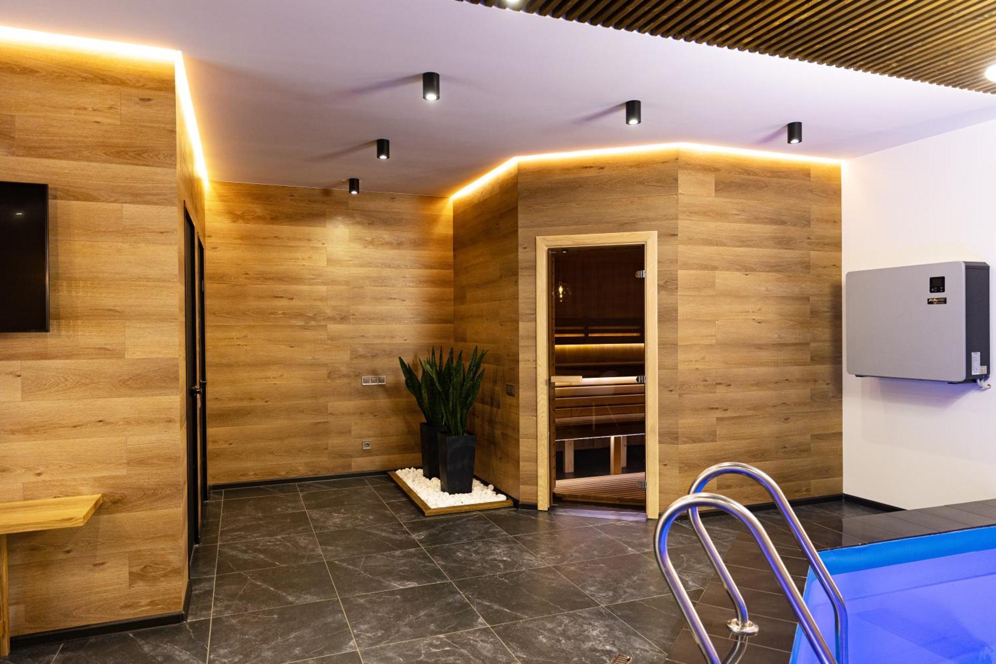 Svoi Hotel ポリャニーツァ エクステリア 写真