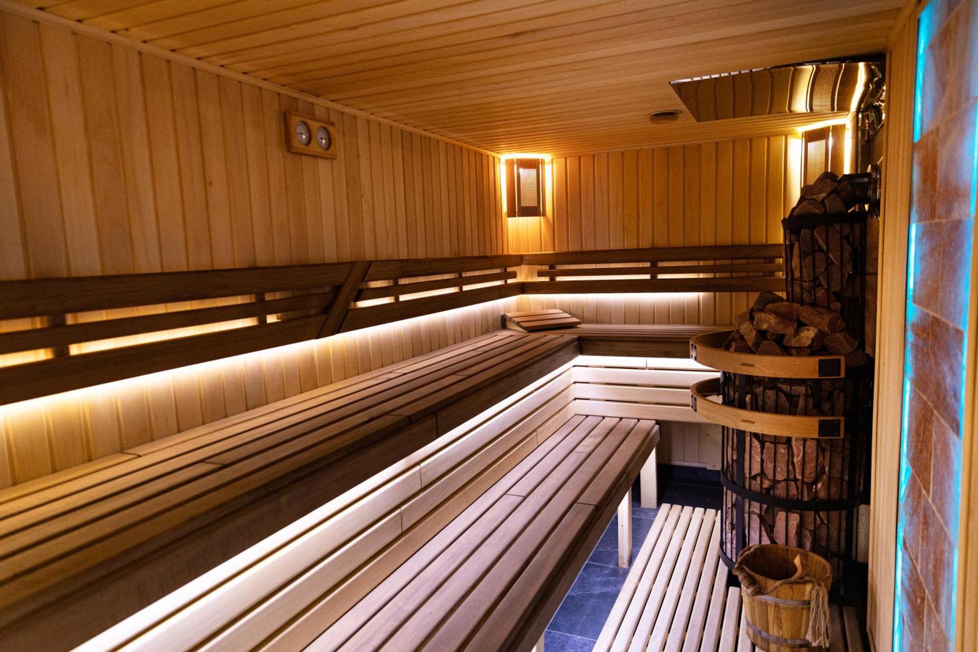 Svoi Hotel ポリャニーツァ エクステリア 写真