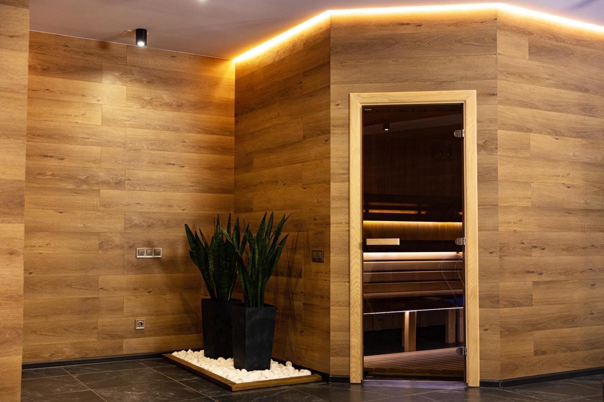 Svoi Hotel ポリャニーツァ エクステリア 写真