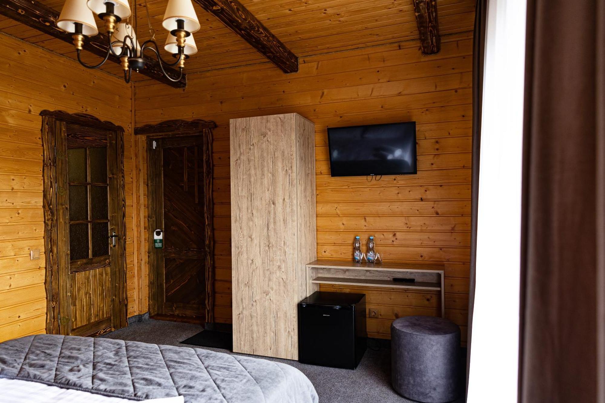 Svoi Hotel ポリャニーツァ エクステリア 写真