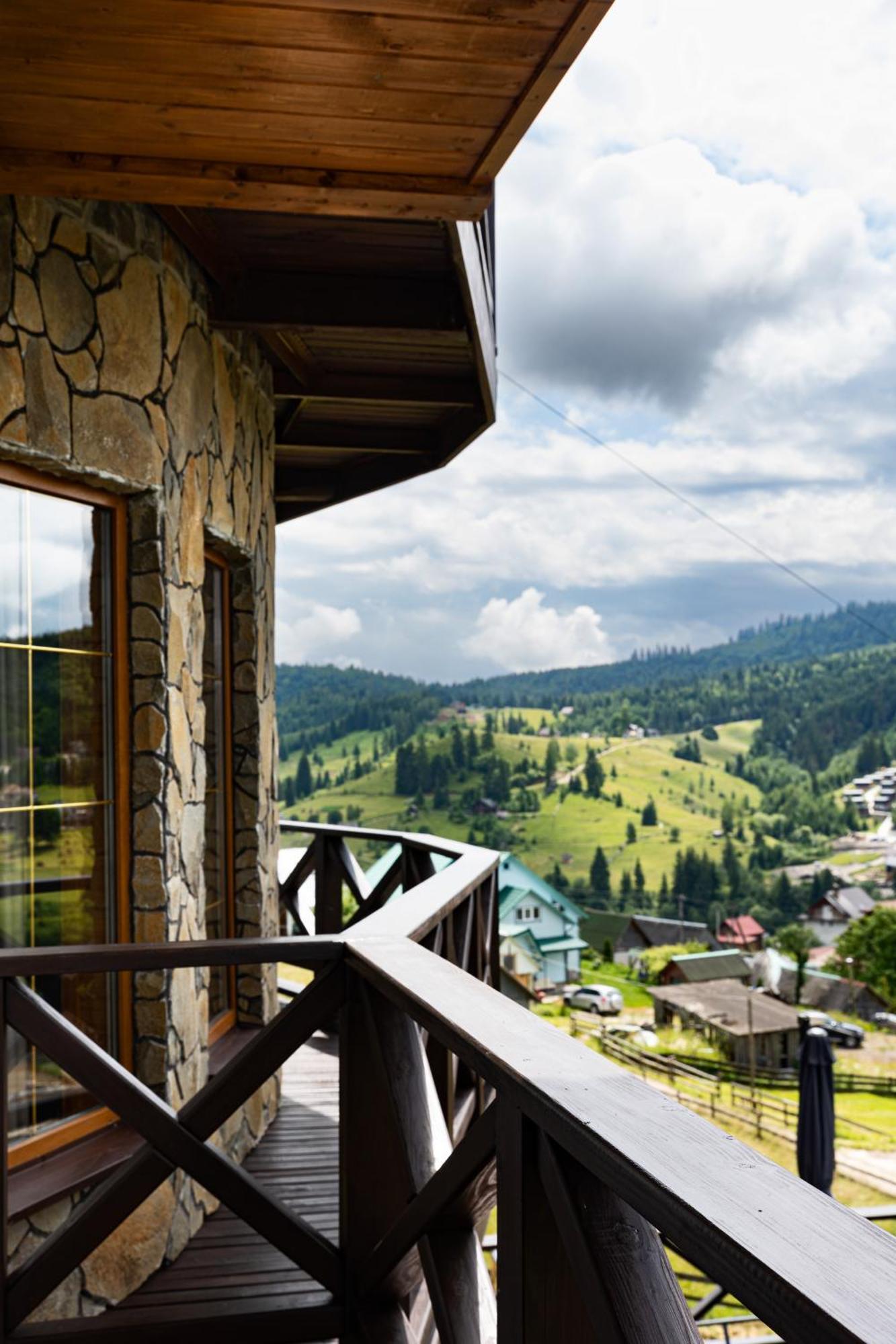 Svoi Hotel ポリャニーツァ エクステリア 写真