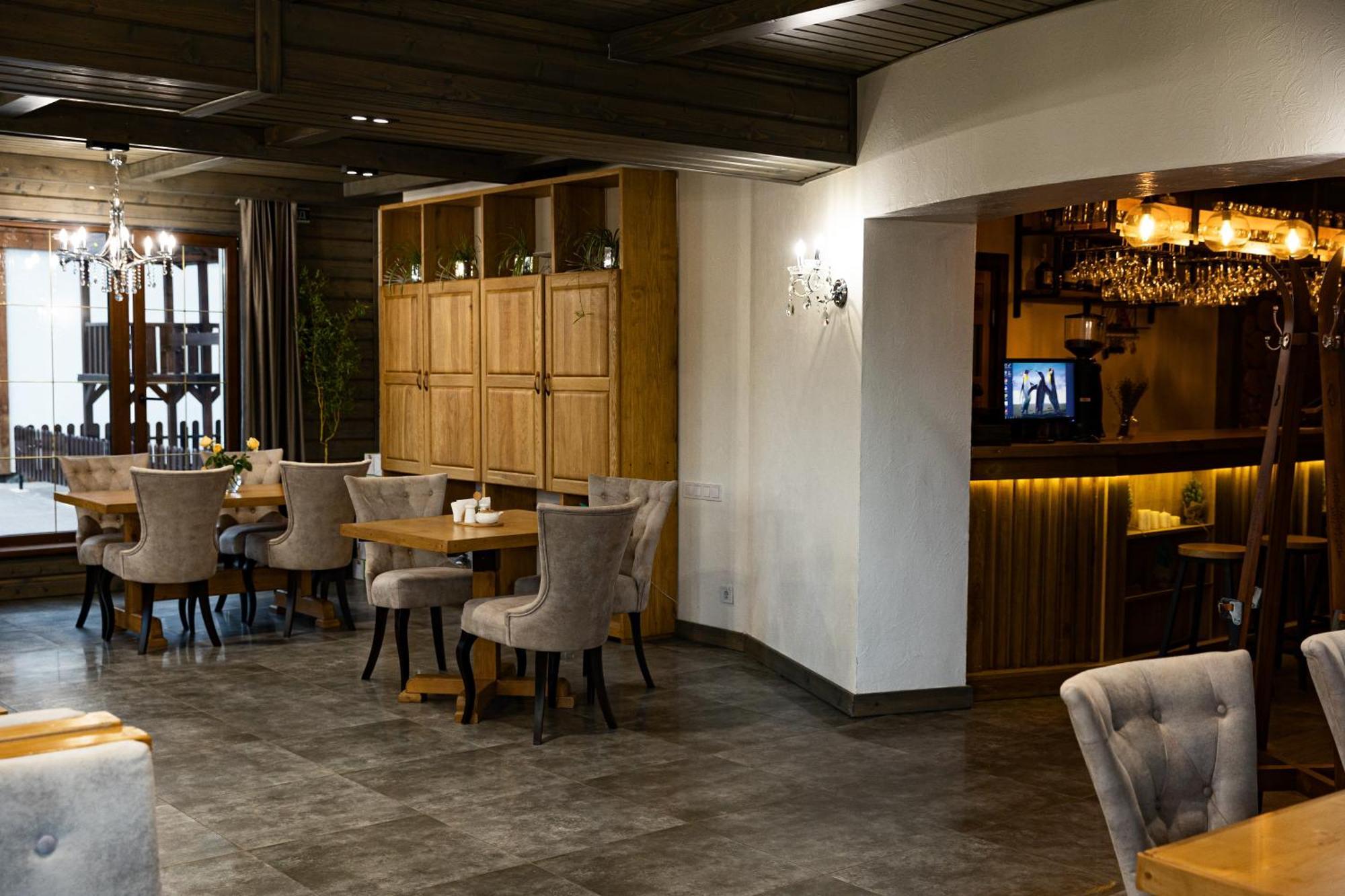 Svoi Hotel ポリャニーツァ エクステリア 写真